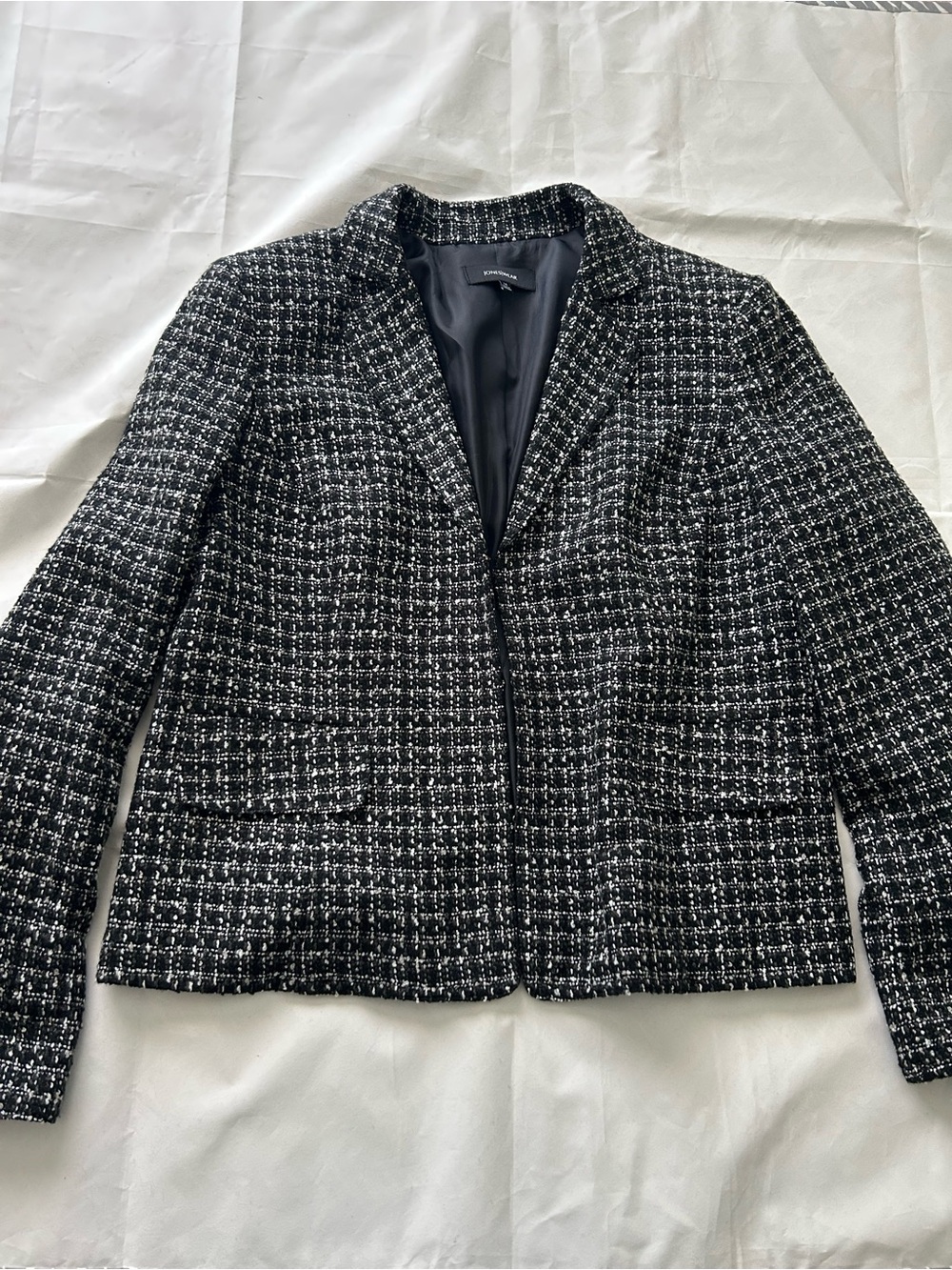 Jones wear Classic Black & White Tweed Women's Jacket.Size 14